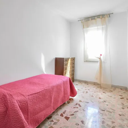 3 Bedroom Lovely In Lägenhet Calatabiano