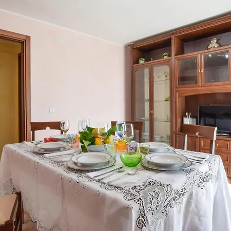 3 Bedroom Lovely In Lägenhet Calatabiano